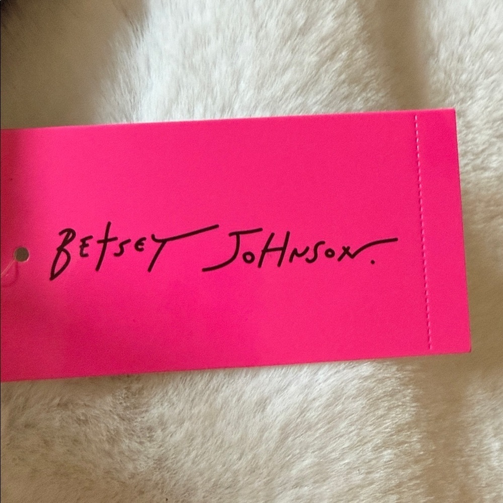 Betsey Johnson skull  zip wallet/wristlet. ☠️ - Picture 11 of 11